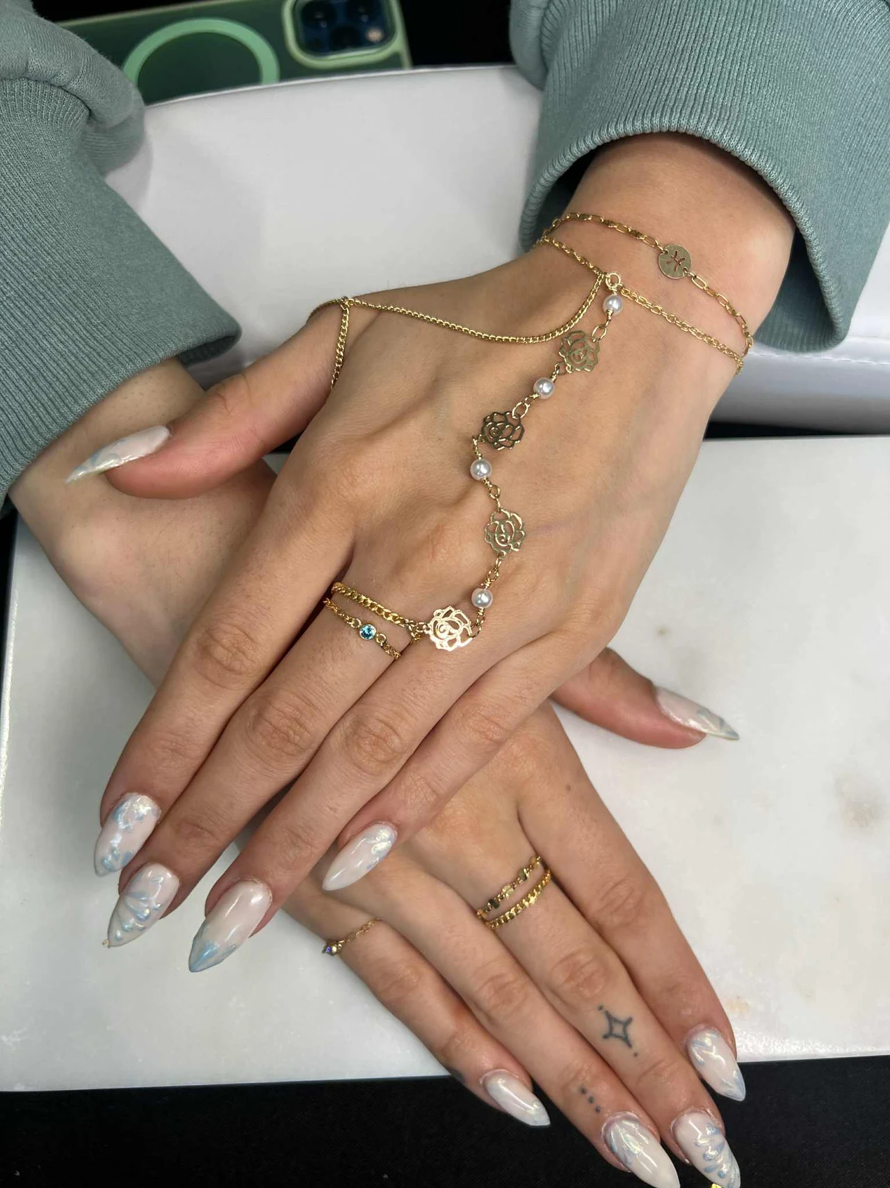 Hand Styling from Heart Lynx’s published work gallery